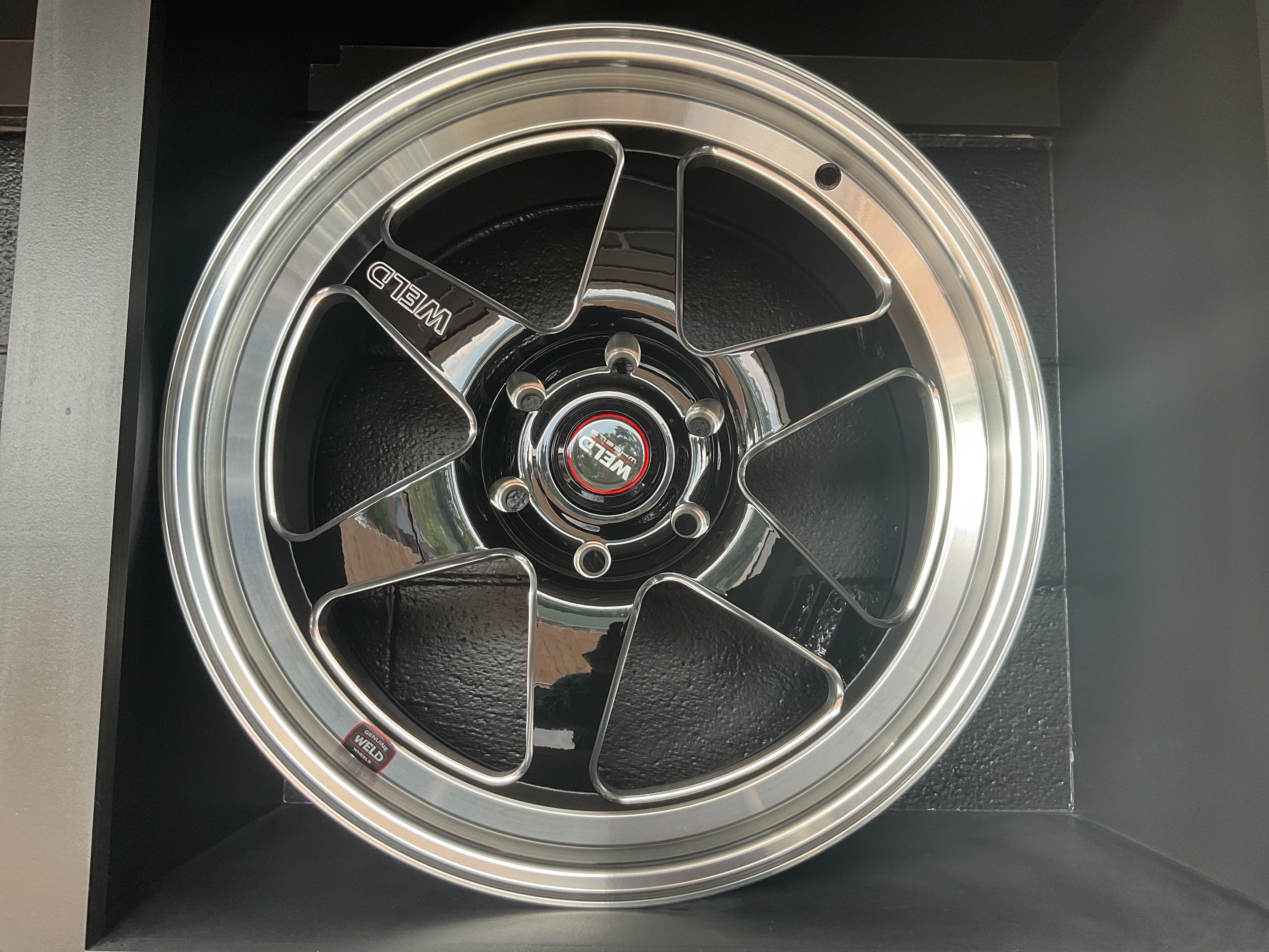 Ventura Six 20x9.5 6x139.7 ET28 BS6.375 Gloss BLK MIL DIA 106.1